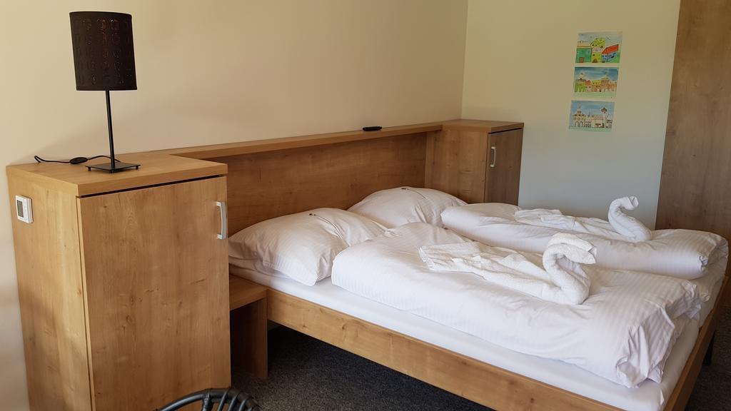 Ydykseb Hotel Frýdlant nad Ostravicí Екстериор снимка
